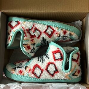 Ariat bootie slipper size large